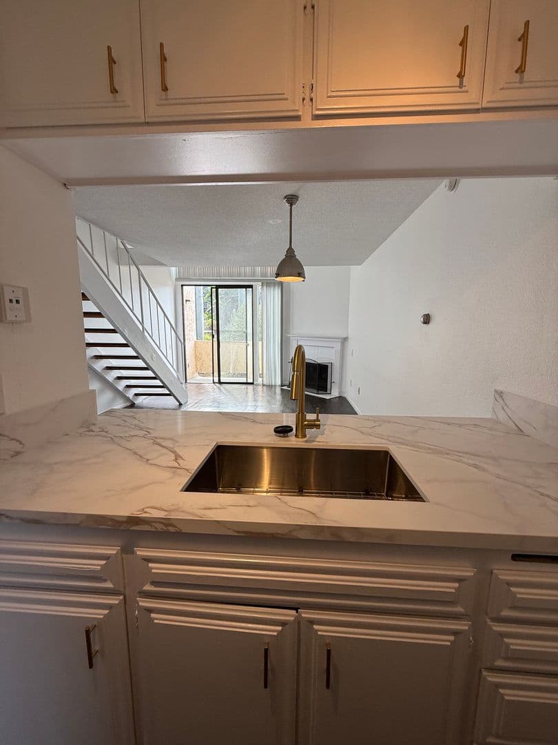 San Diego Townhome: 5757 Gaines Street, #E