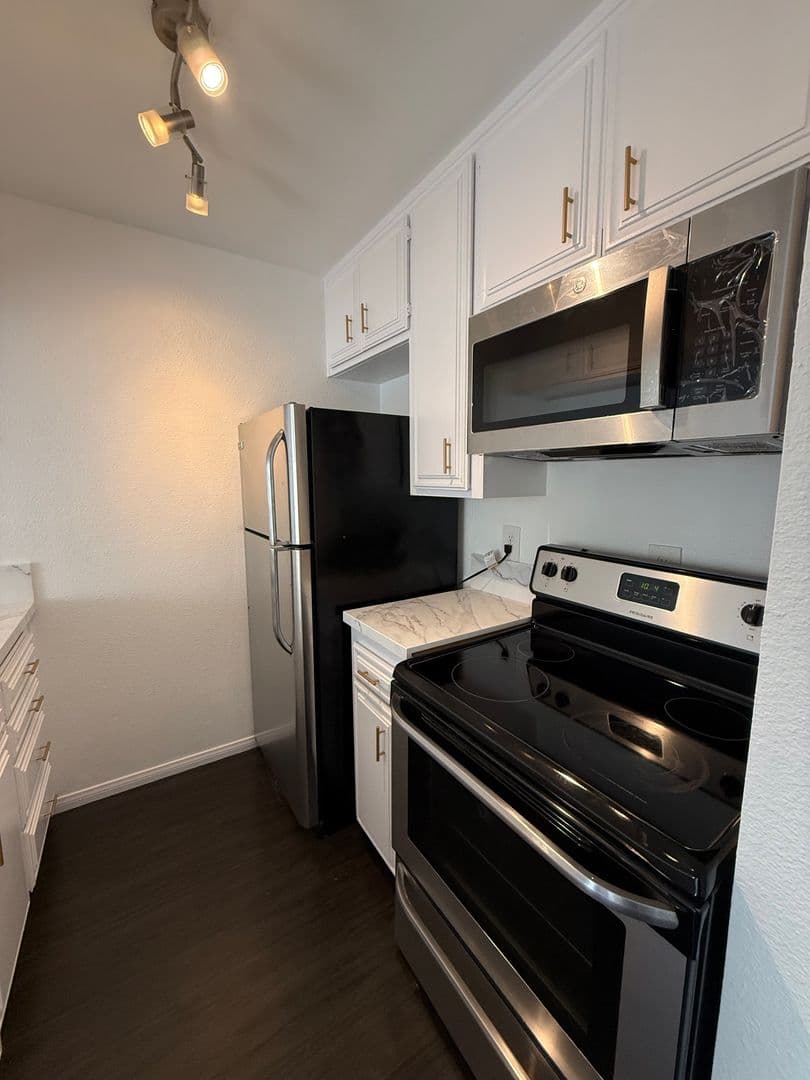 San Diego Townhome: 5757 Gaines Street, #E