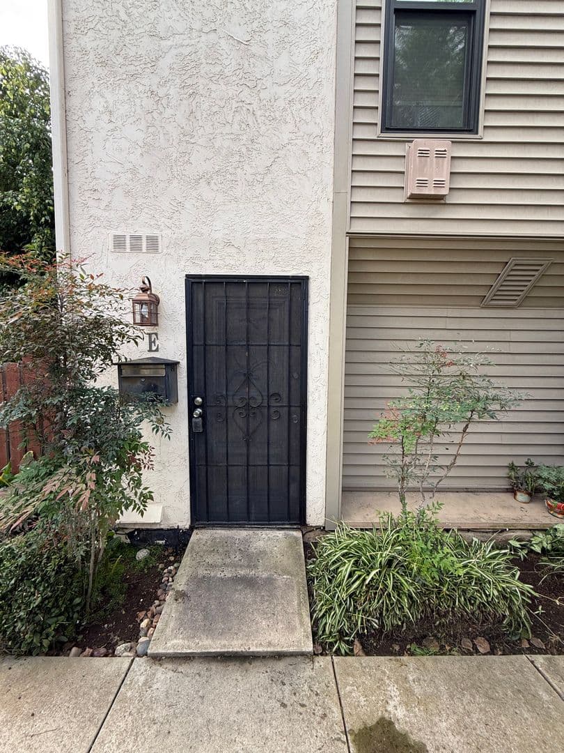 San Diego Townhome: 5757 Gaines Street, #E