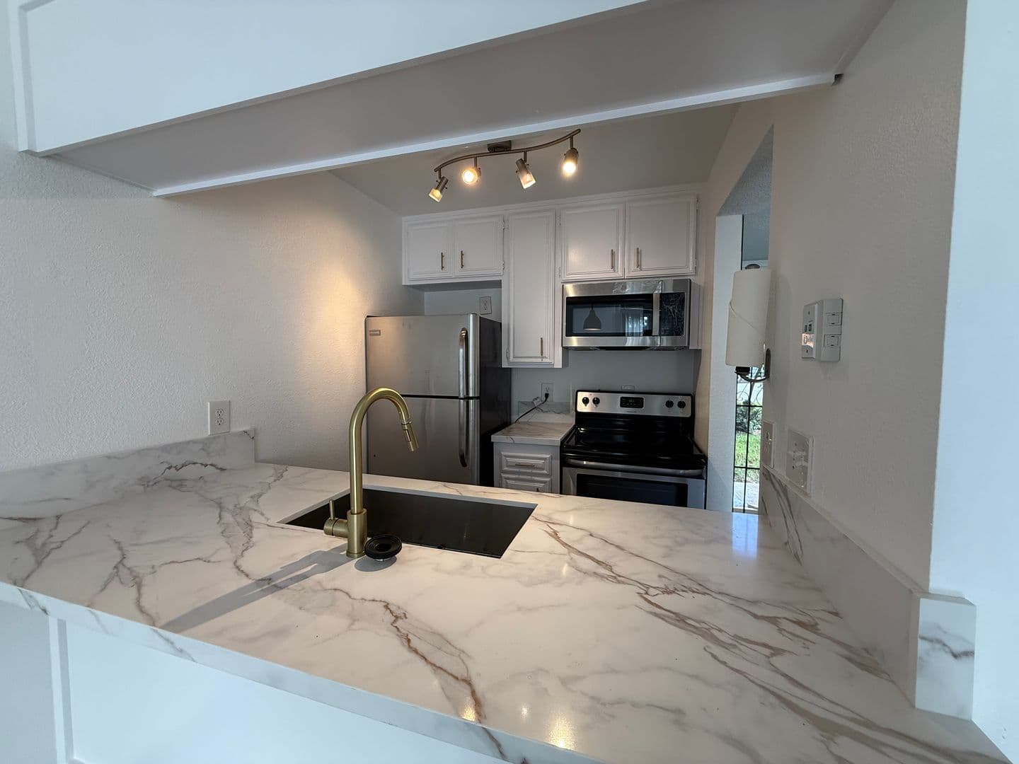 San Diego Townhome: 5757 Gaines Street, #E