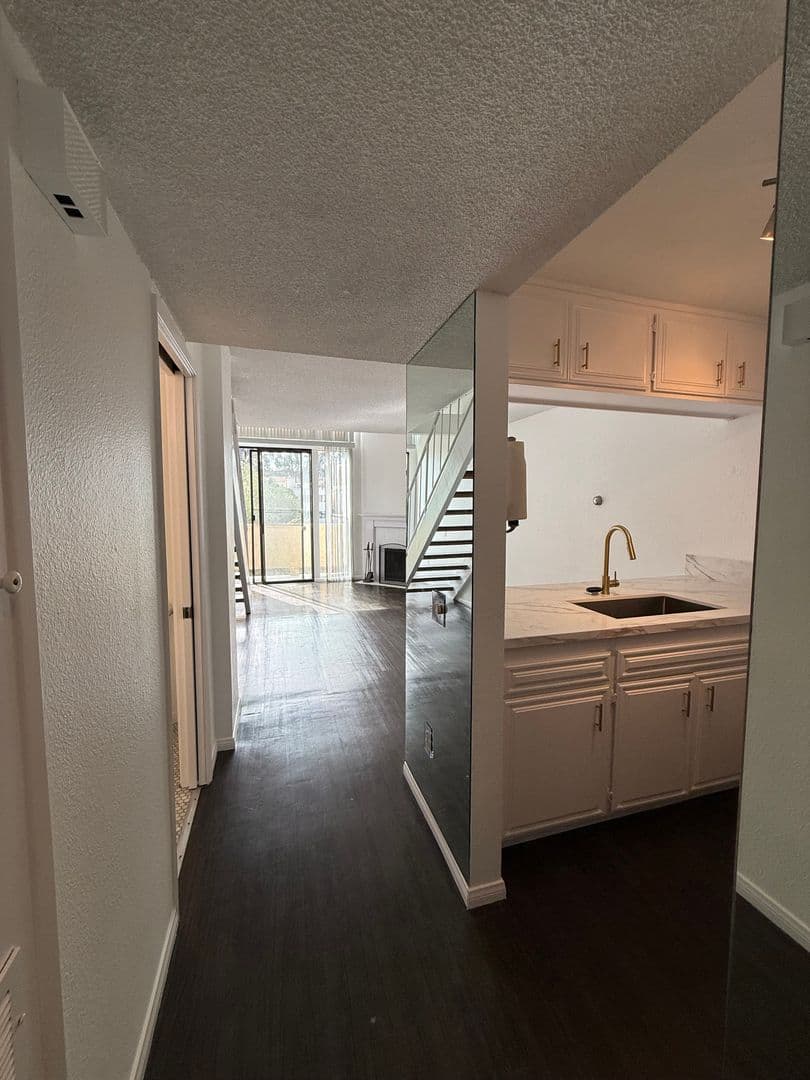 San Diego Townhome: 5757 Gaines Street, #E