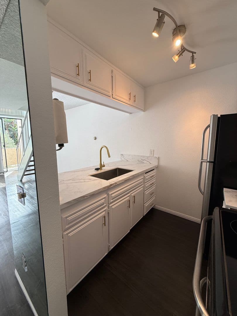 San Diego Townhome: 5757 Gaines Street, #E