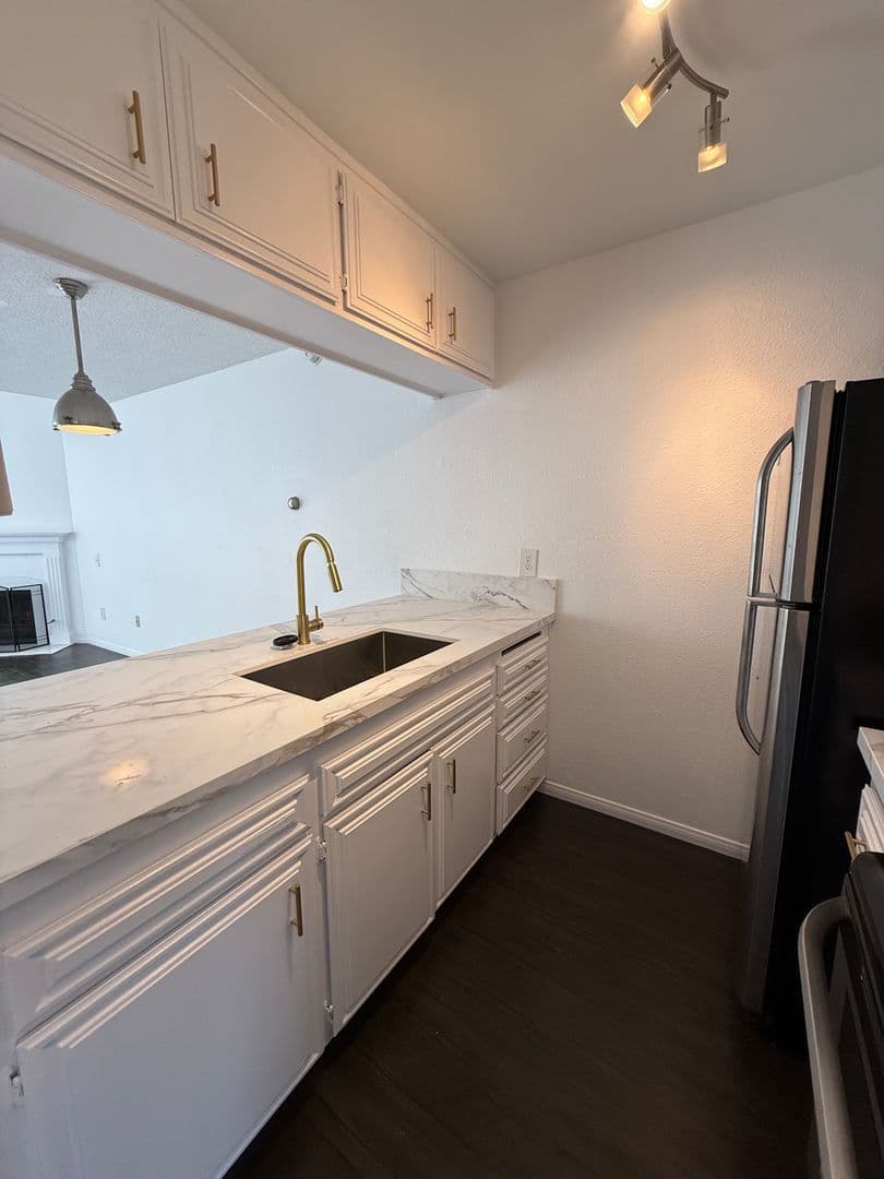 San Diego Townhome: 5757 Gaines Street, #E