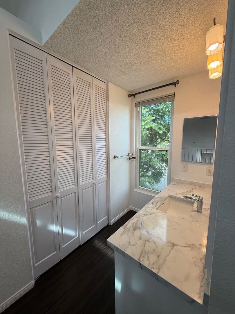San Diego Townhome: 5757 Gaines Street, #E