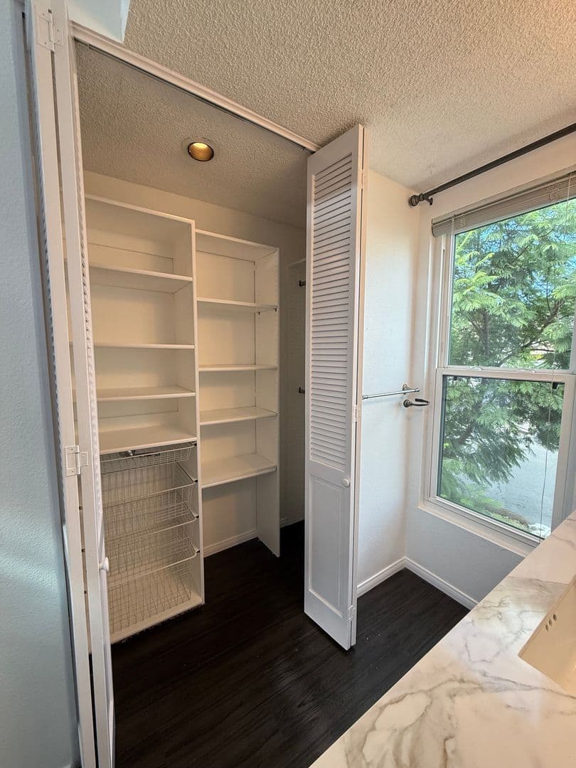 San Diego Townhome: 5757 Gaines Street, #E