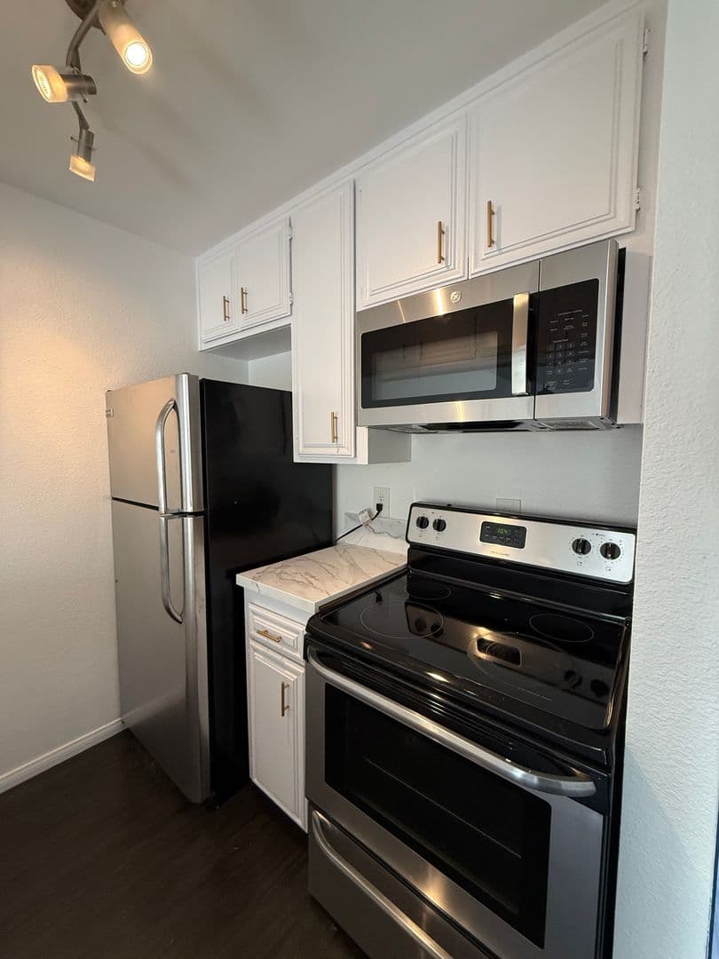 San Diego Townhome: 5757 Gaines Street, #E