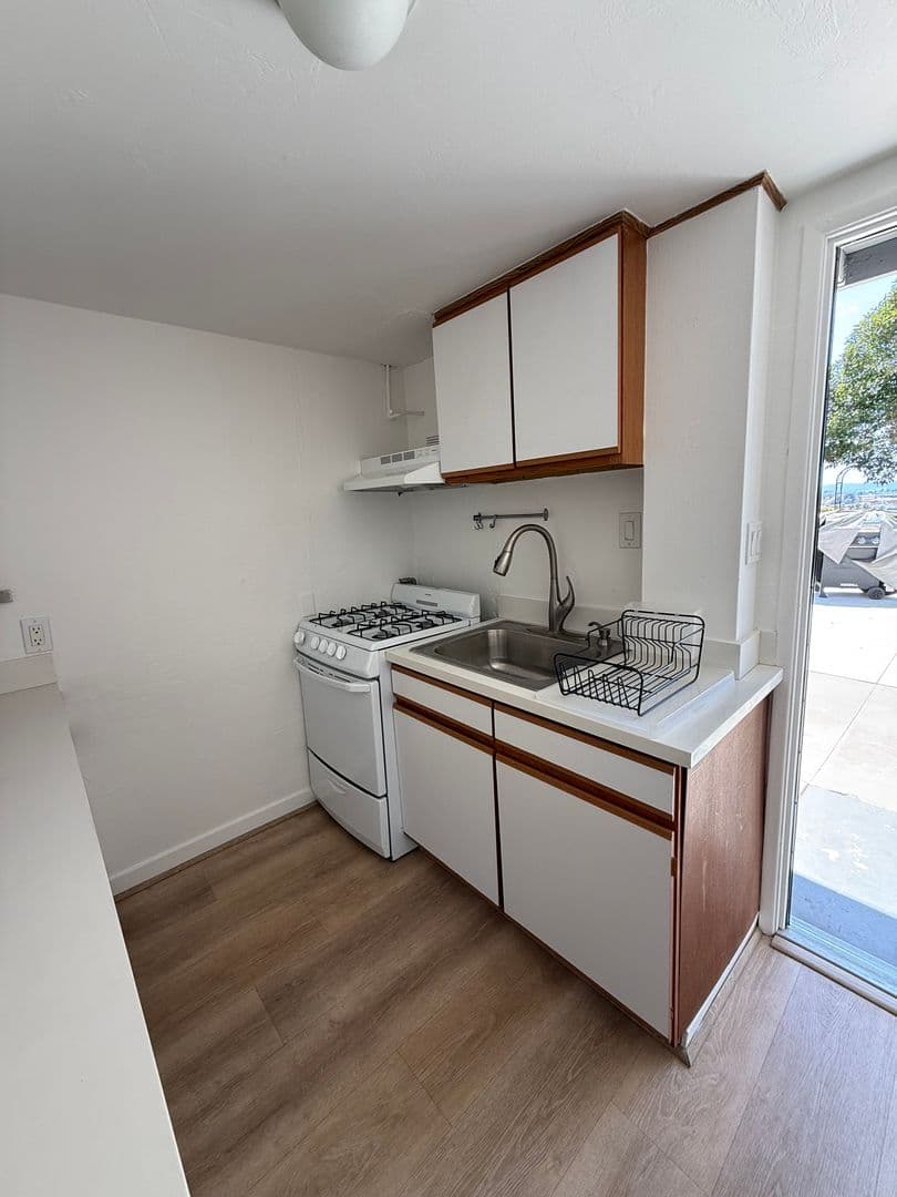 San Diego Apartment: 2445 Juan Street