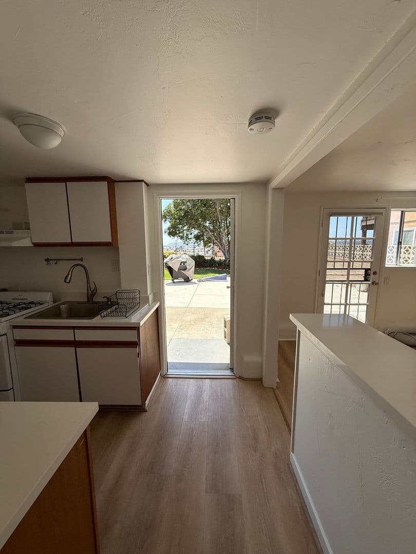 San Diego Apartment: 2445 Juan Street