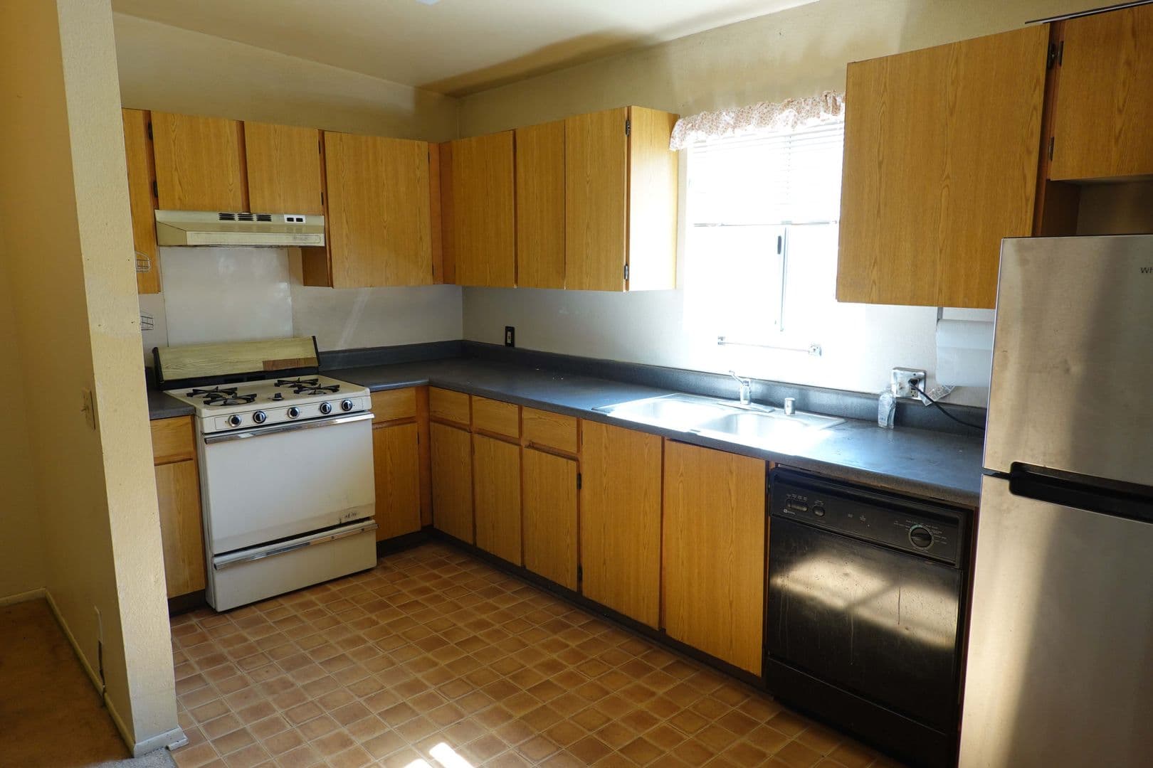 Los Angeles Apartment: 4609 Ellenwood Drive