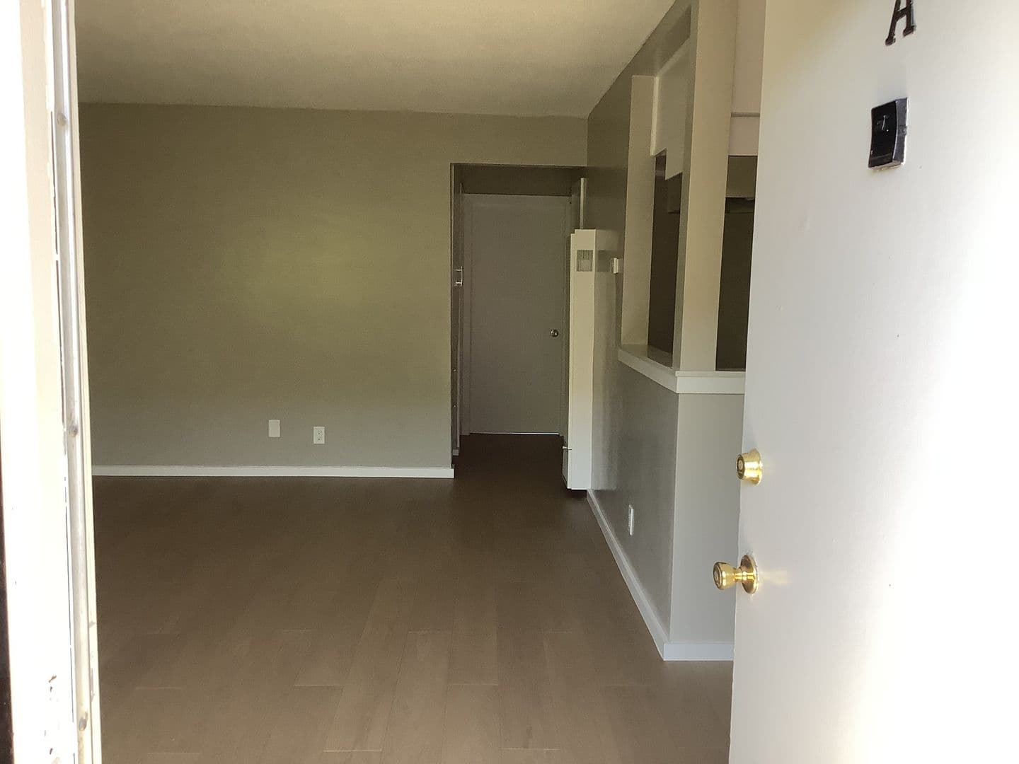 Huntington Park Apartment: 7013/S Malabar St.