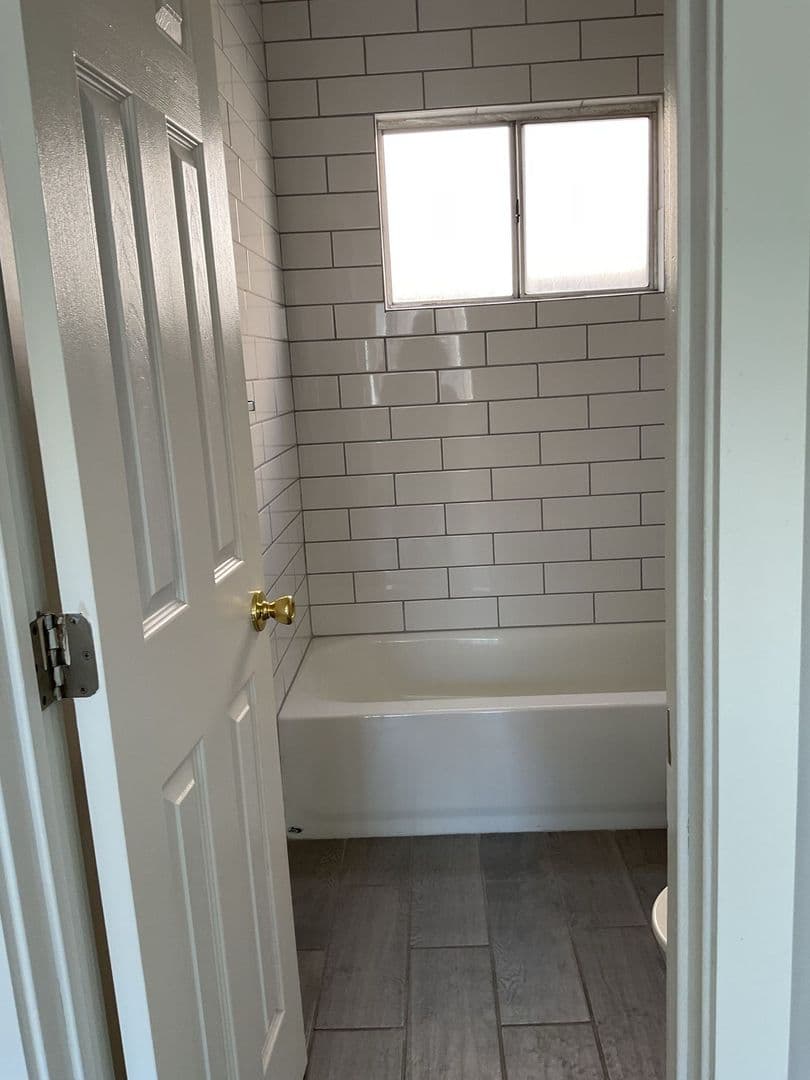 Bell Apartment: 6503/S Fishburn Ave.