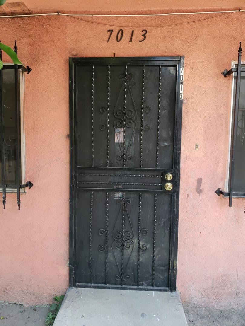 Huntington Park Apartment: 7013/S Malabar St.