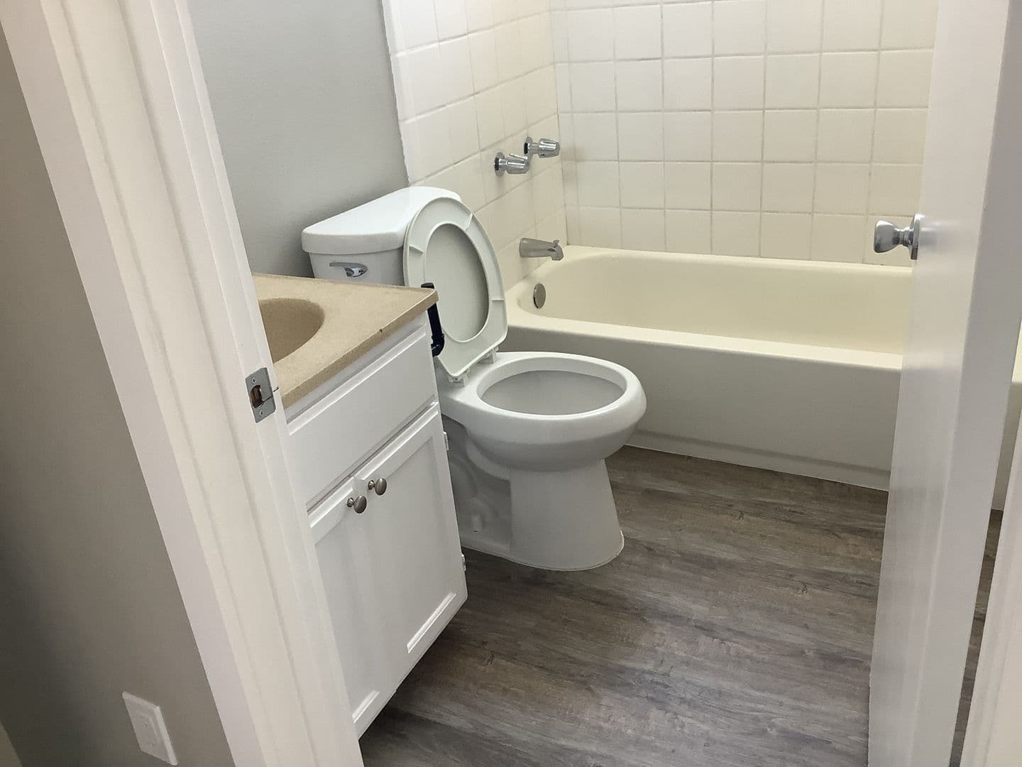 Bell Apartment: 4576 Florence Ave.
