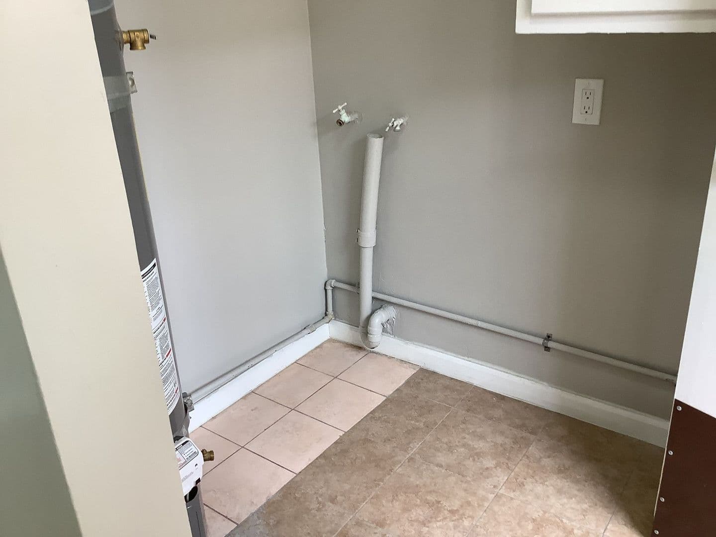 Bell Apartment: 6240/S Woodlawn Ave