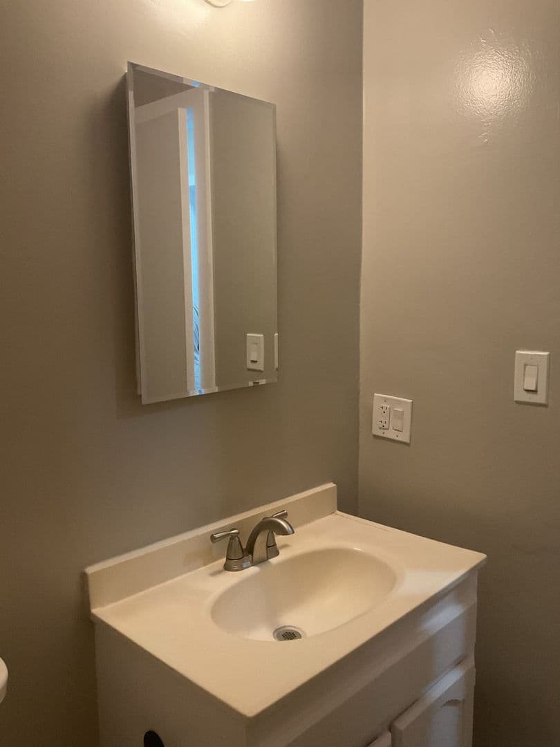 Huntington Park Apartment: 7013/S Malabar St.