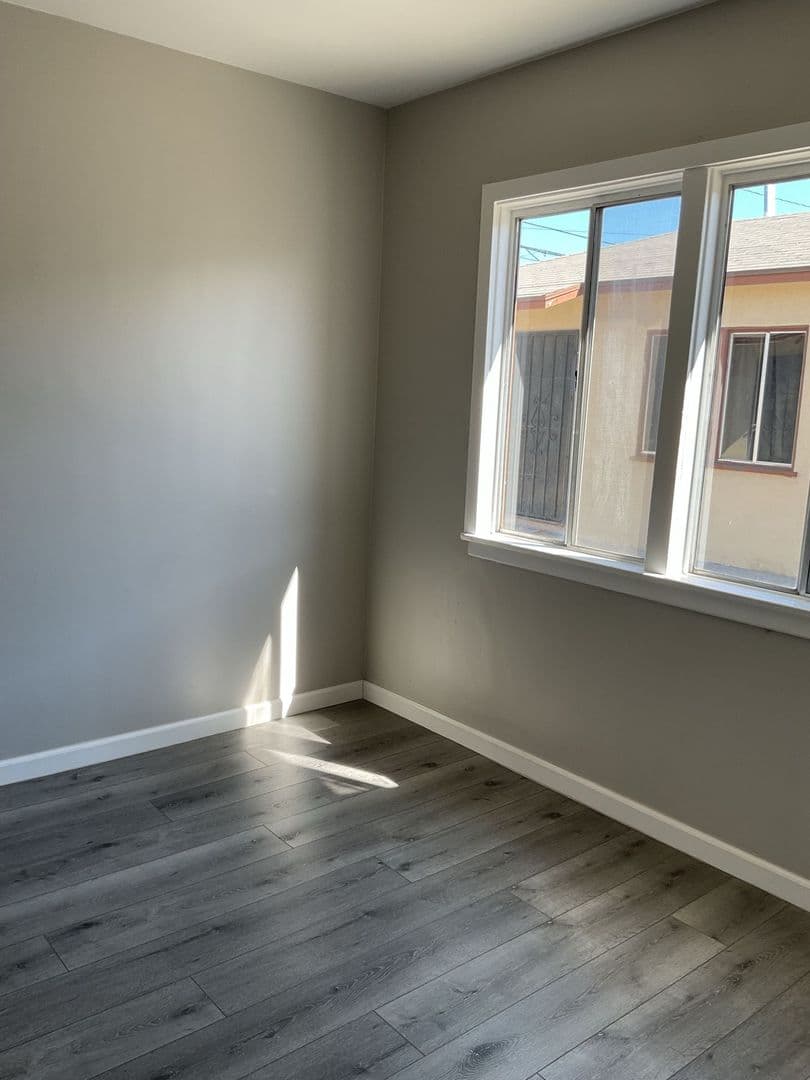 Bell Apartment: 6503 Fishburn Ave.