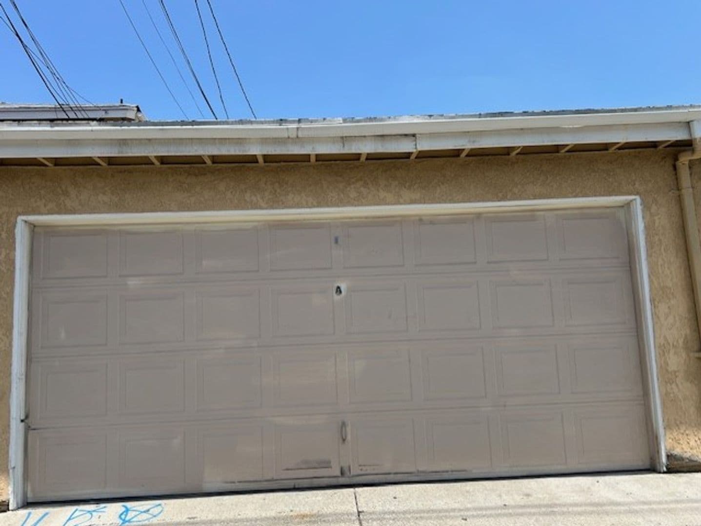 Whittier Apartment: 6327 Newlin Ave.