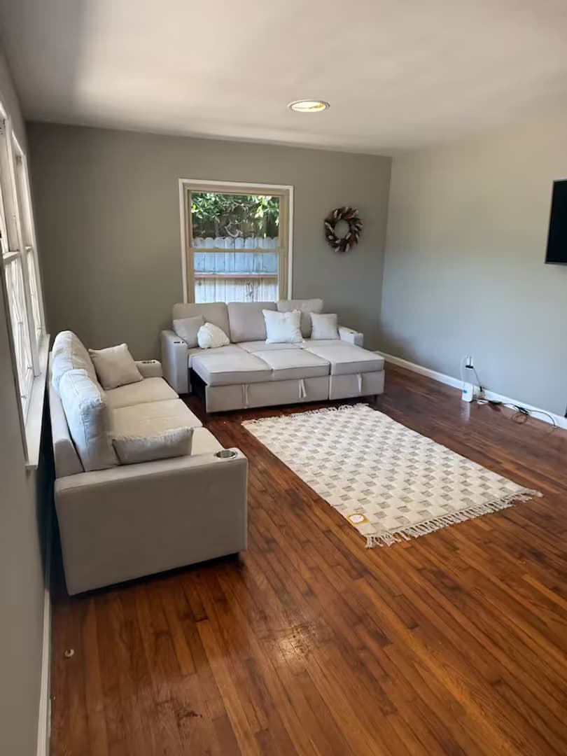Venice House: 912 Marcos Place