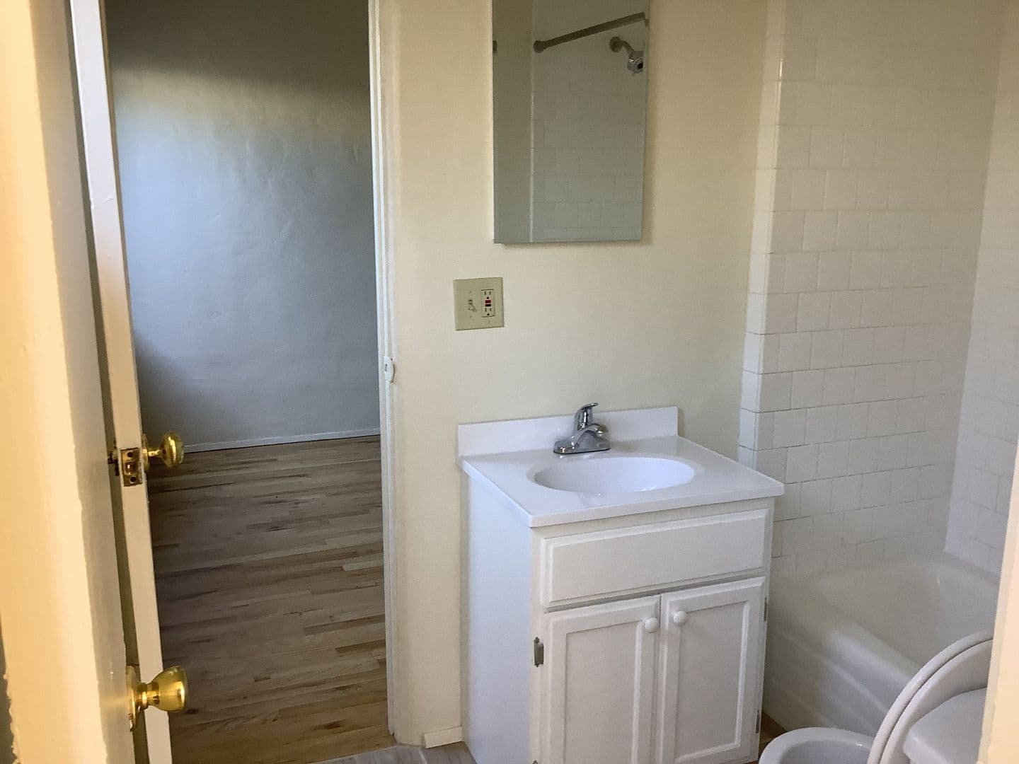 Huntington Park Apartment: 2804 E. 58th St.