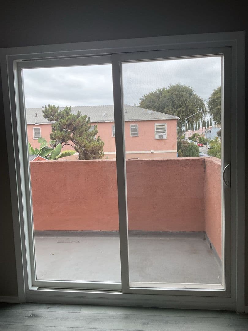 Huntington Park Apartment: 7013/S Malabar St.