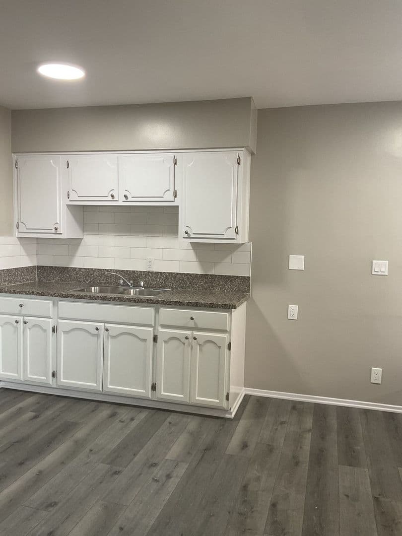 Huntington Park Apartment: 7013/S Malabar St.