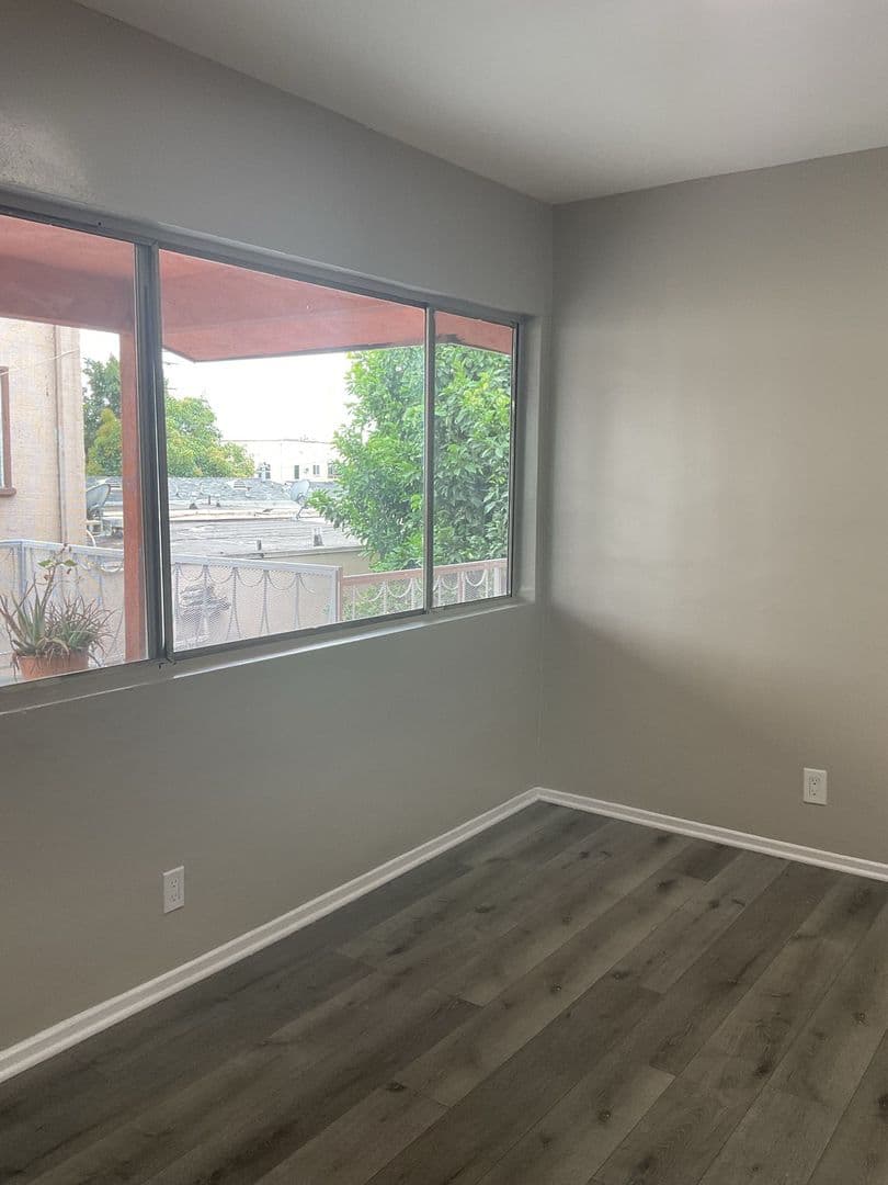 Huntington Park Apartment: 7013/S Malabar St.