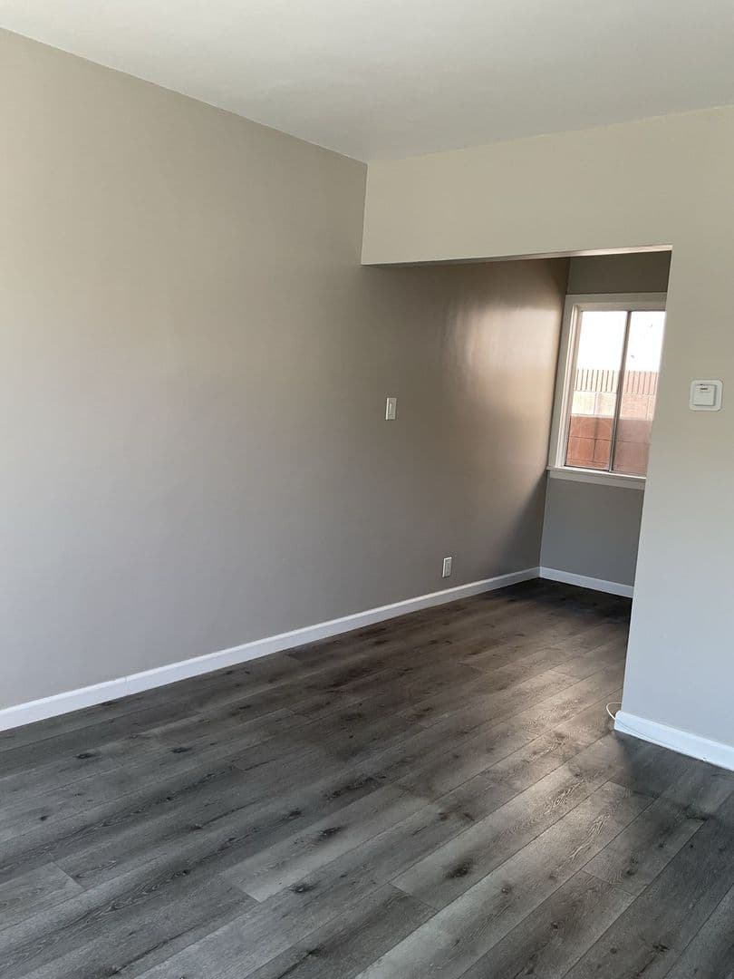 Bell Apartment: 6503/S Fishburn Ave.