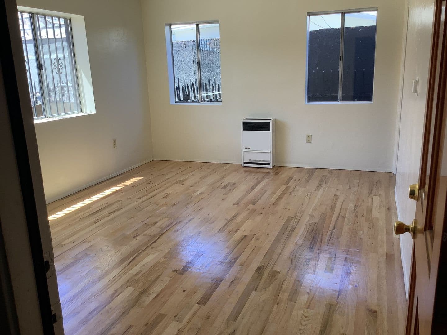 Huntington Park Apartment: 2804 E. 58th St.