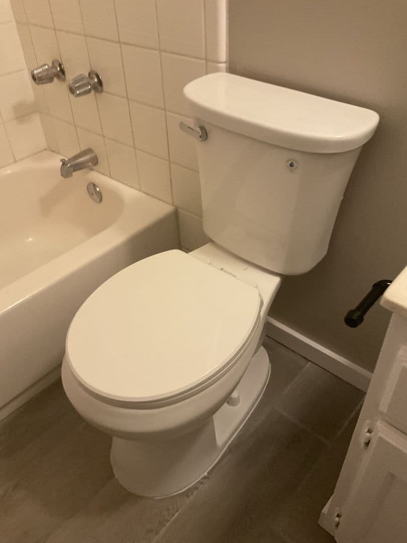 Huntington Park Apartment: 7013/S Malabar St.
