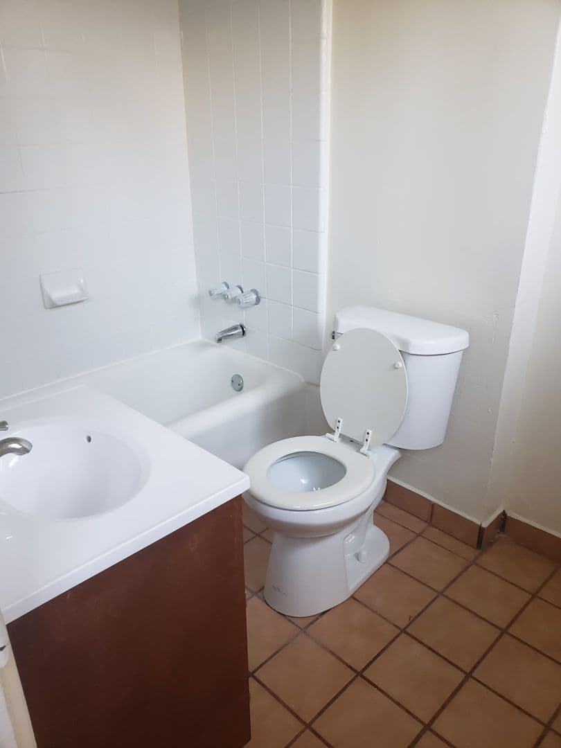Huntington Park Apartment: 2804 E. 58th St.