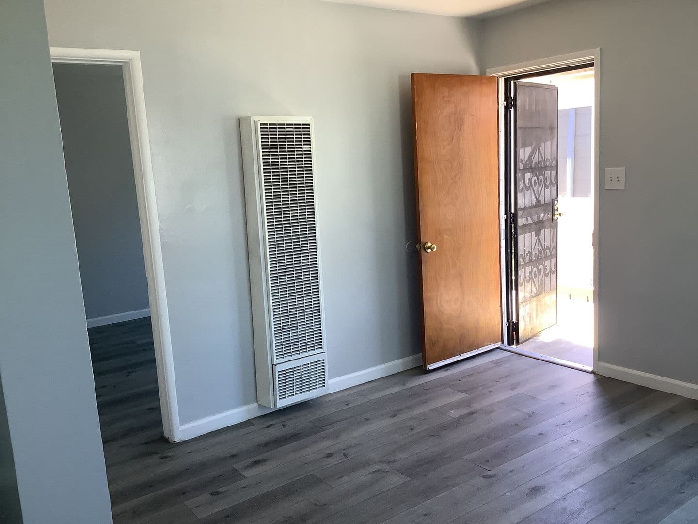 Maywood Apartment: 3500 E. 54th St.