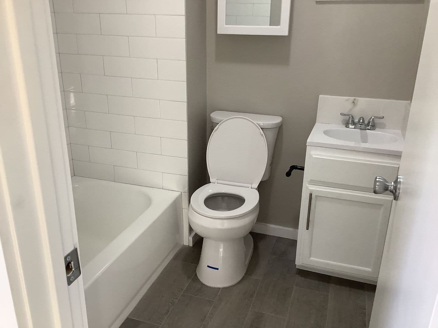 Bell Gardens Apartment: 5909 Cecilia St.
