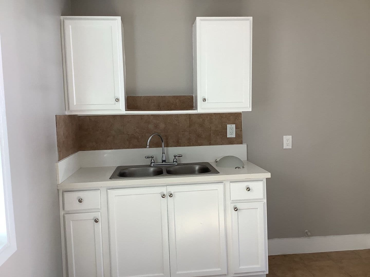 Bell Apartment: 6240/S Woodlawn Ave