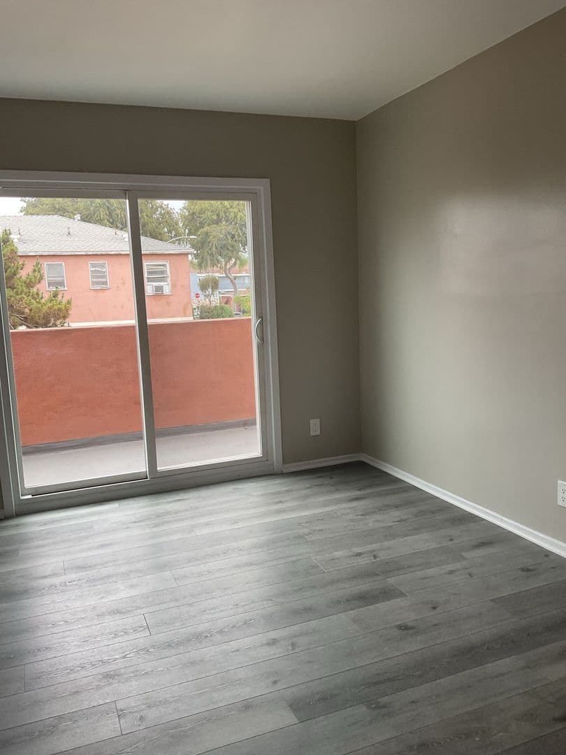 Huntington Park Apartment: 7013/S Malabar St.