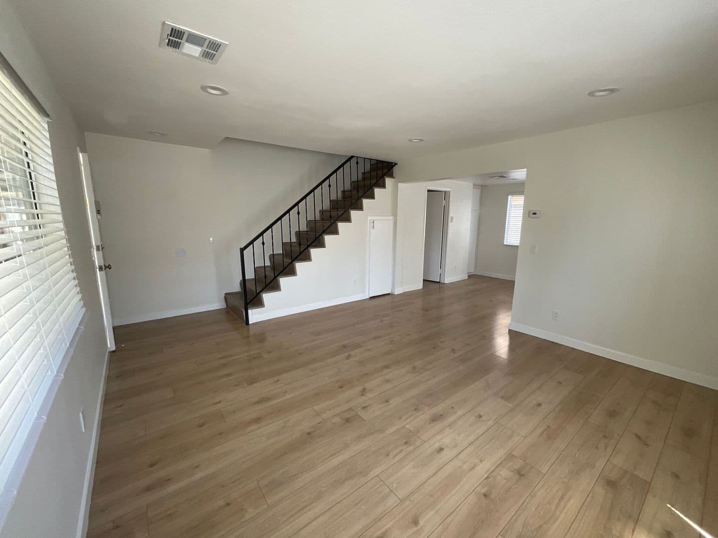 Whittier Apartment: 6327 Newlin Ave.