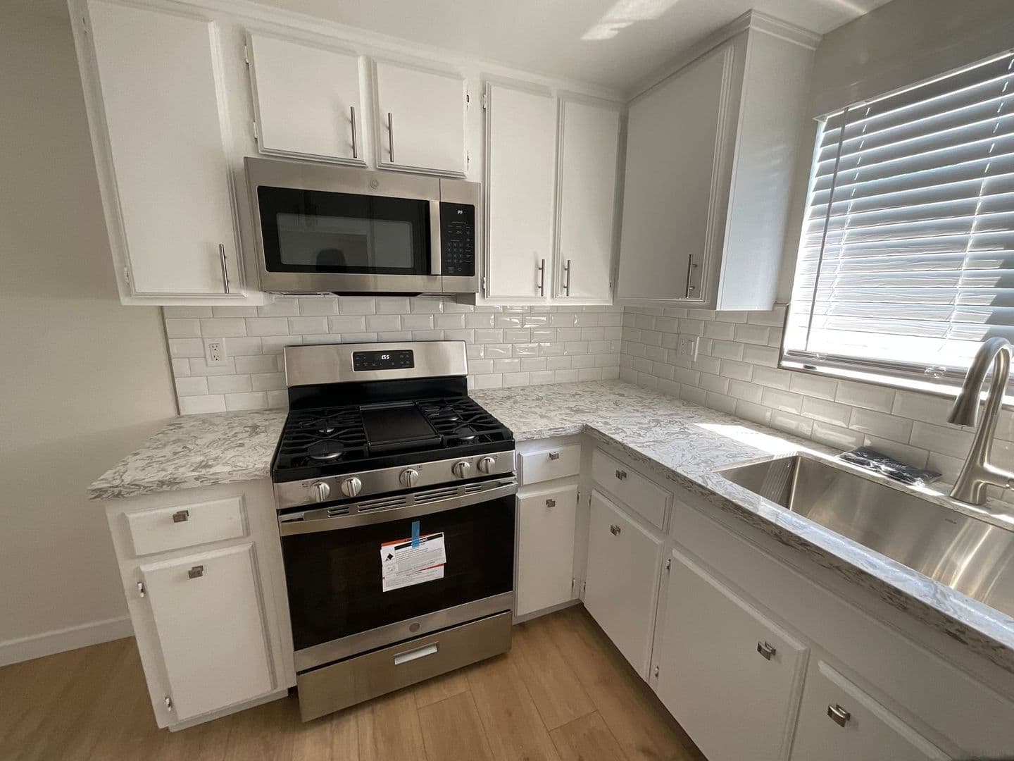 Whittier Apartment: 6327 Newlin Ave.