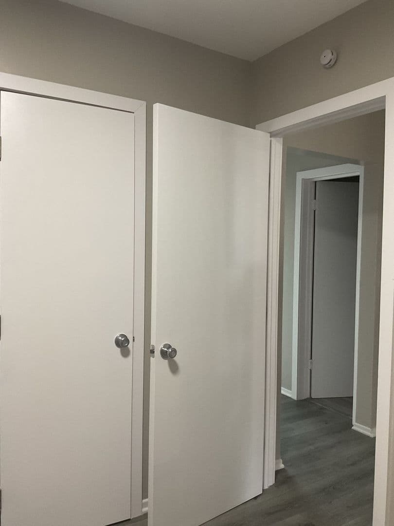Huntington Park Apartment: 7013/S Malabar St.
