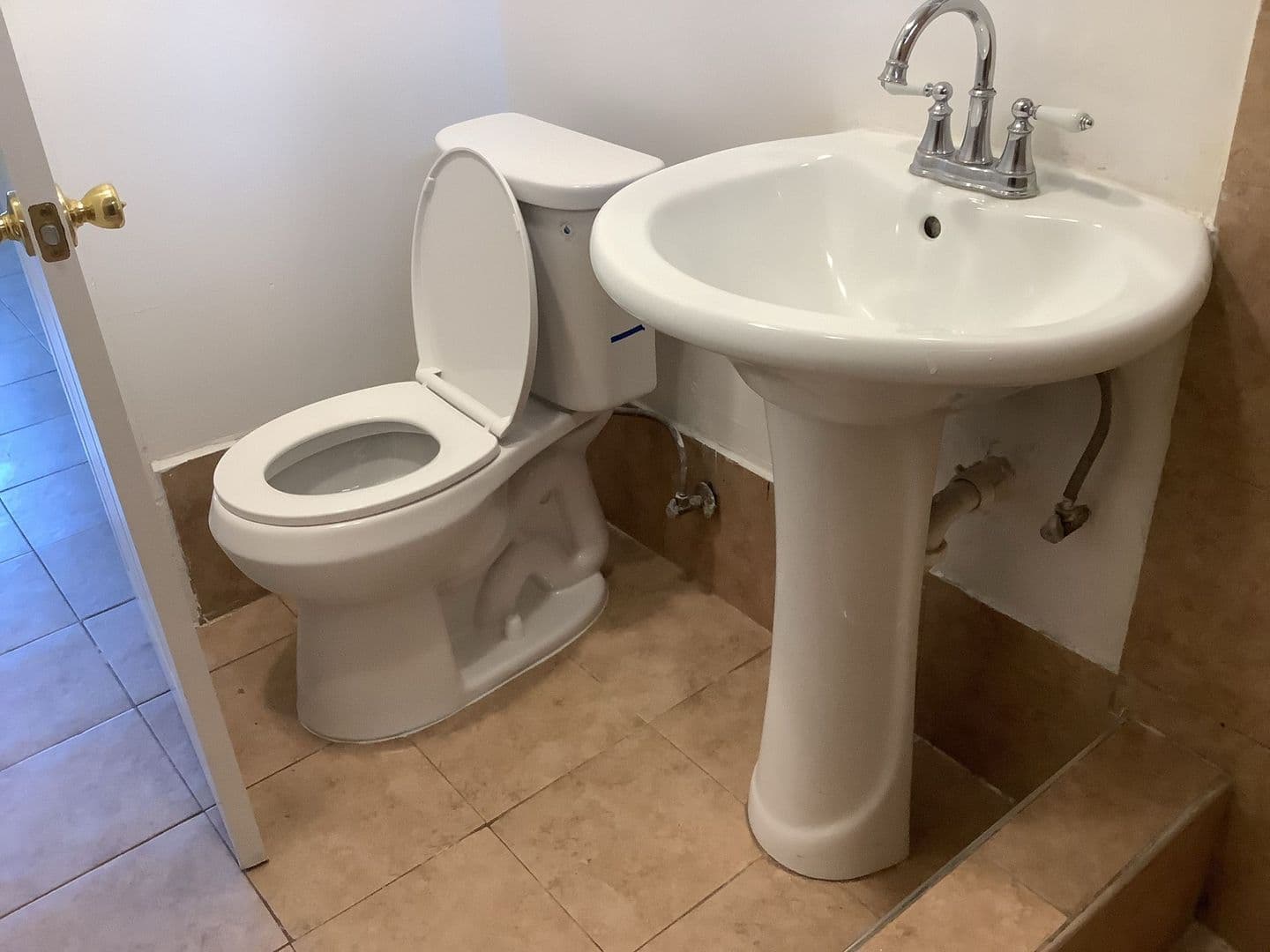 Bell Apartment: 6240/S Woodlawn Ave