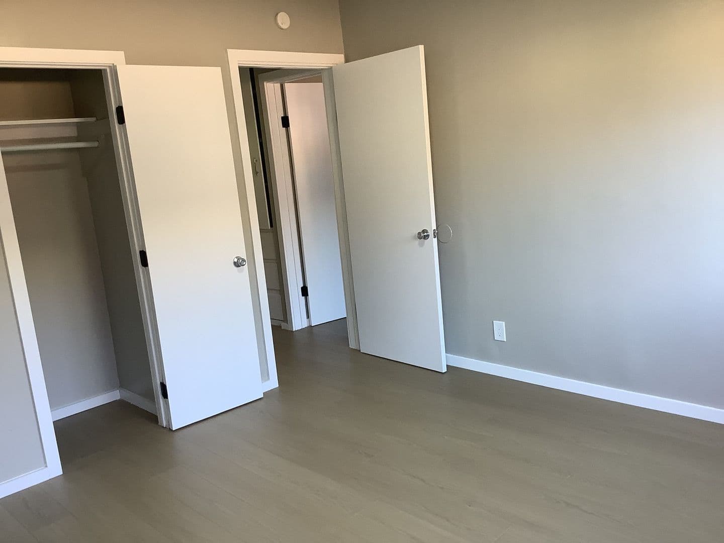 Huntington Park Apartment: 7013/S Malabar St.