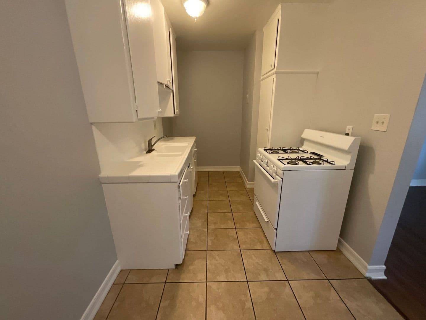Maywood Apartment: 6118 Prospect Ave.