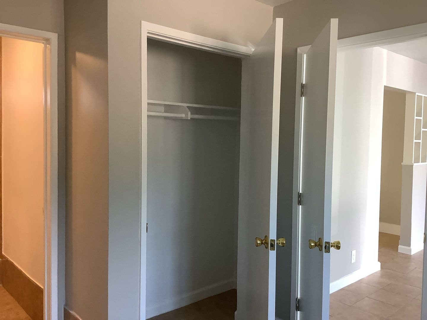 Bell Apartment: 6240/S Woodlawn Ave
