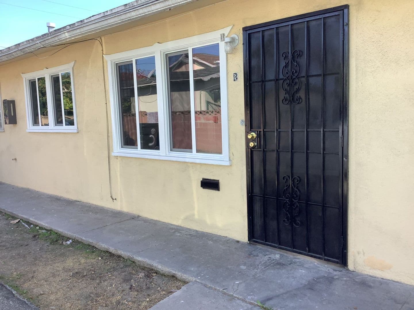 Bell Apartment: 6240/S Woodlawn Ave