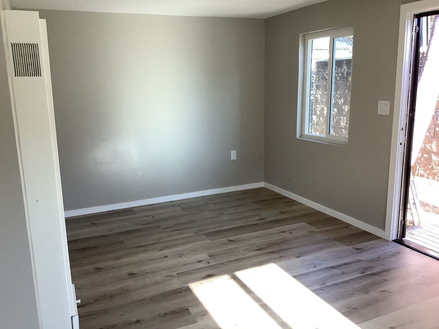 Bell Gardens Apartment: 5909 Cecilia St.