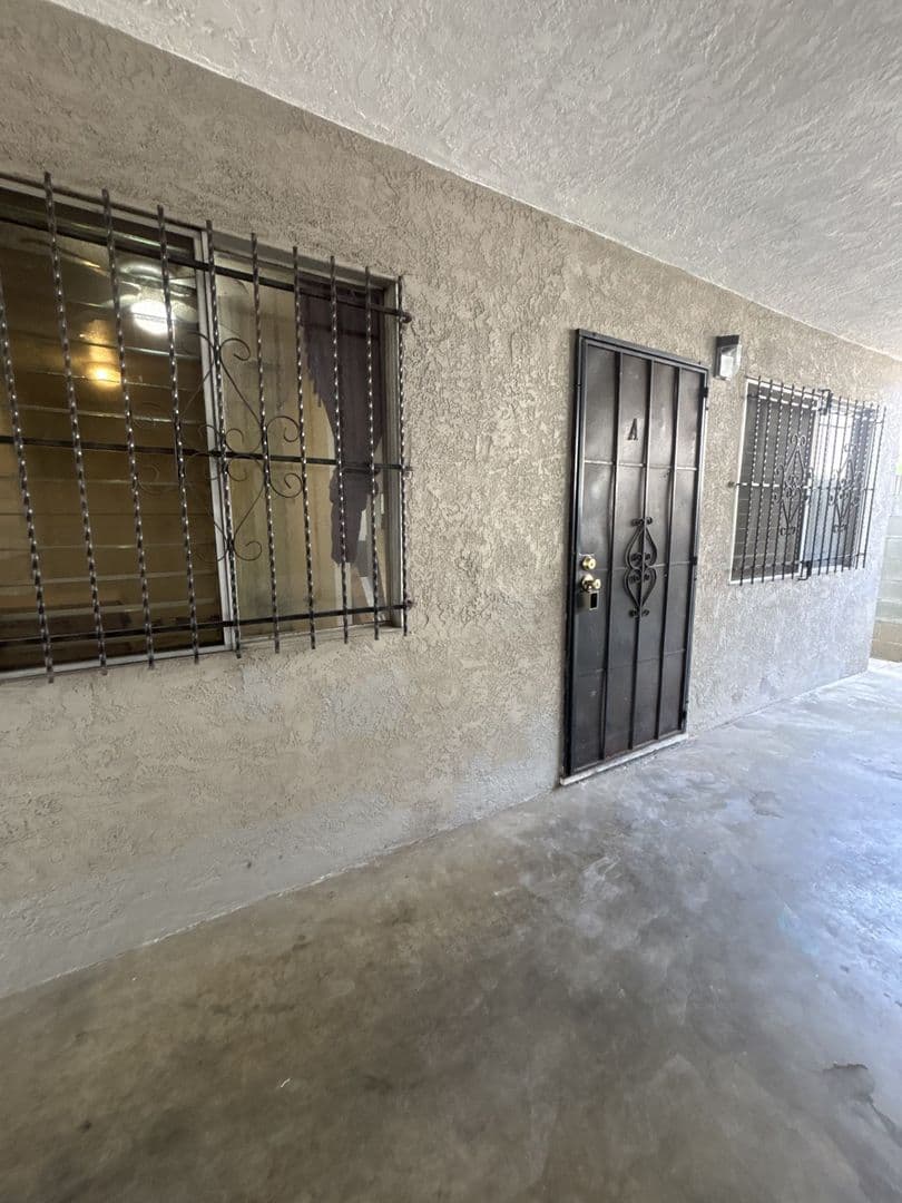 Maywood Apartment: 6118 Prospect Ave.