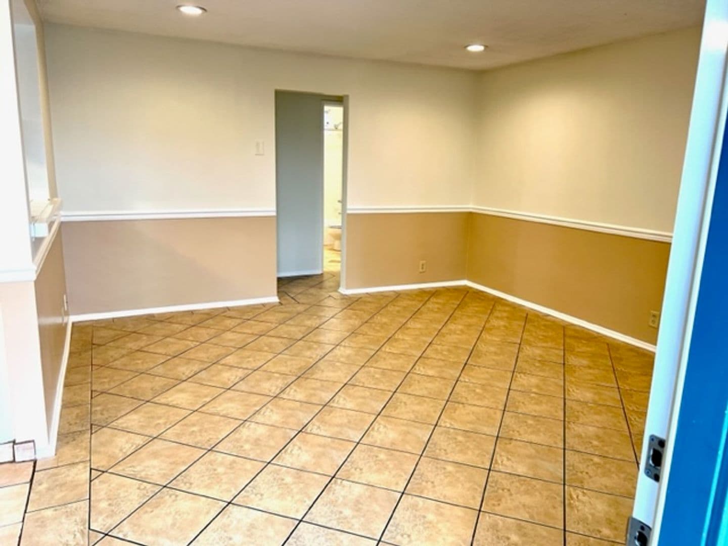 Whittier Apartment: 6257 Newlin Ave.