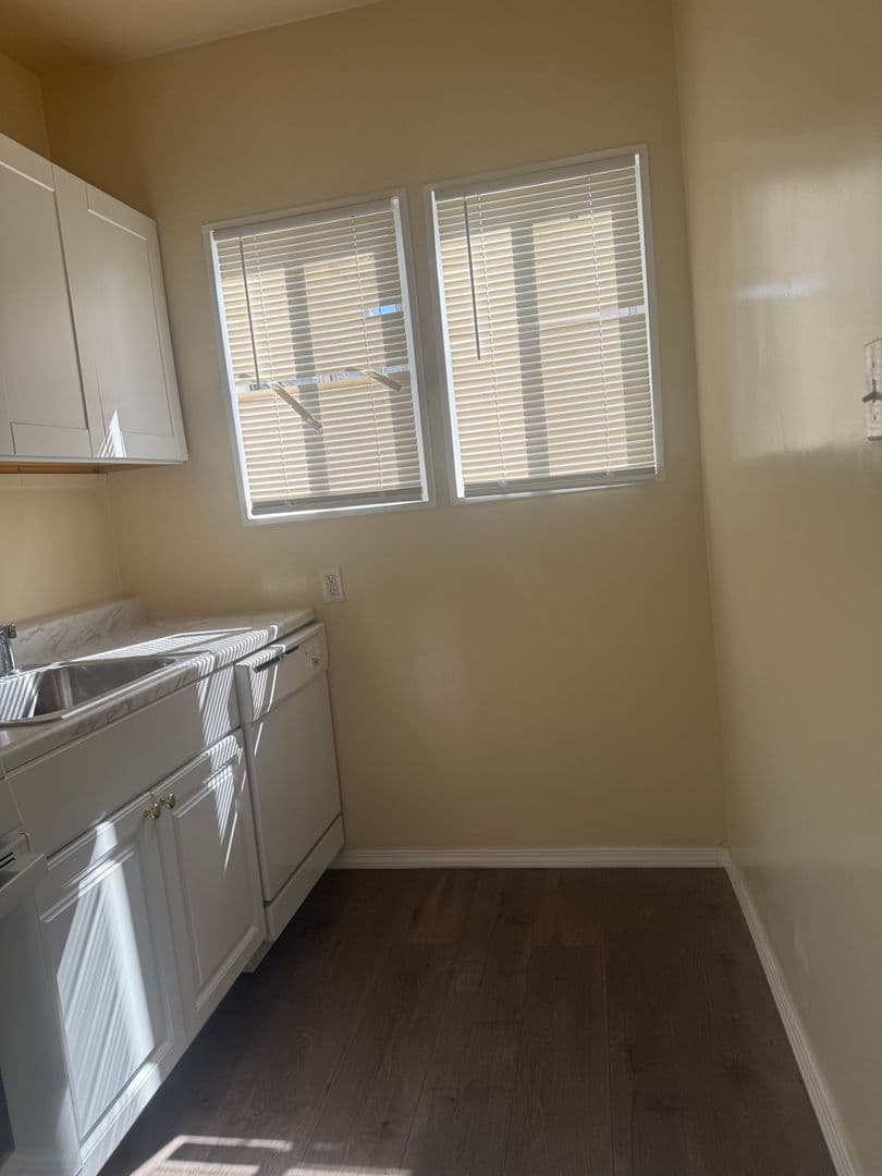 Santa Monica Apartment: 1827 Euclid Street