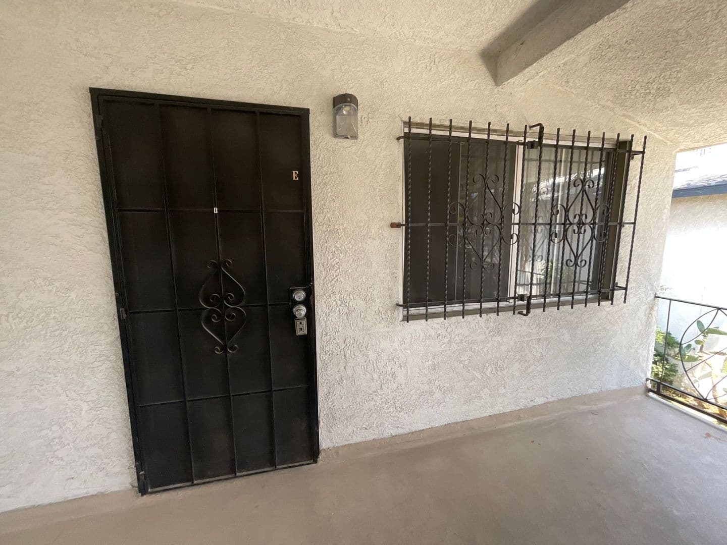 Maywood Apartment: 6118 Prospect Ave.