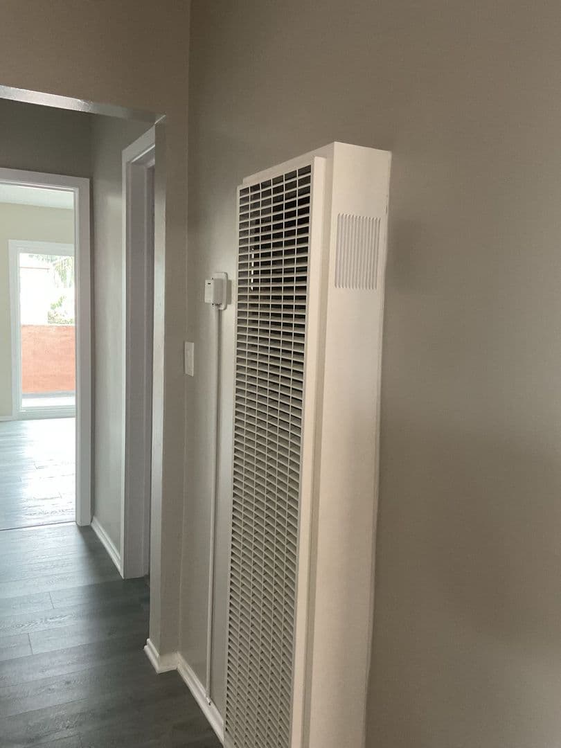 Huntington Park Apartment: 7013/S Malabar St.