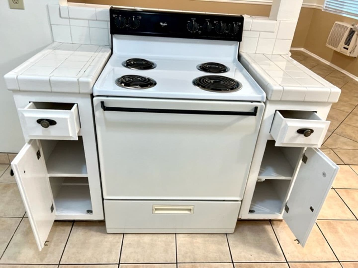 Whittier Apartment: 6257 Newlin Ave.