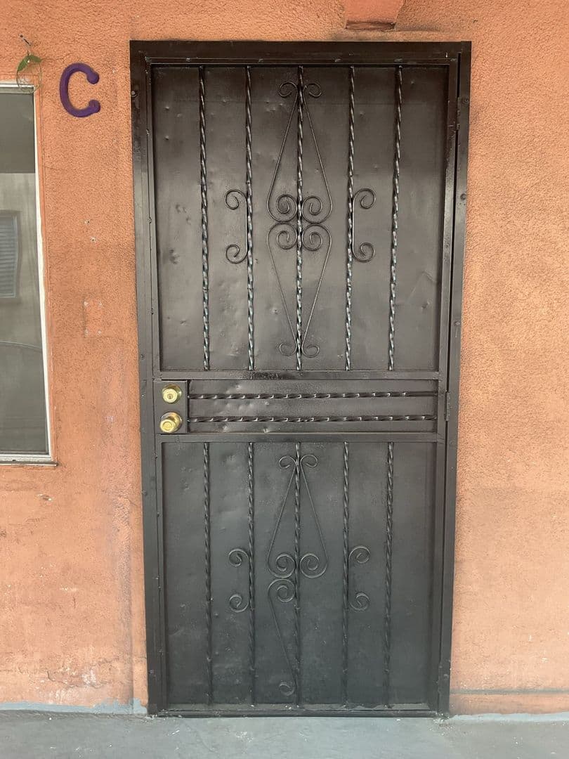 Huntington Park Apartment: 7013/S Malabar St.